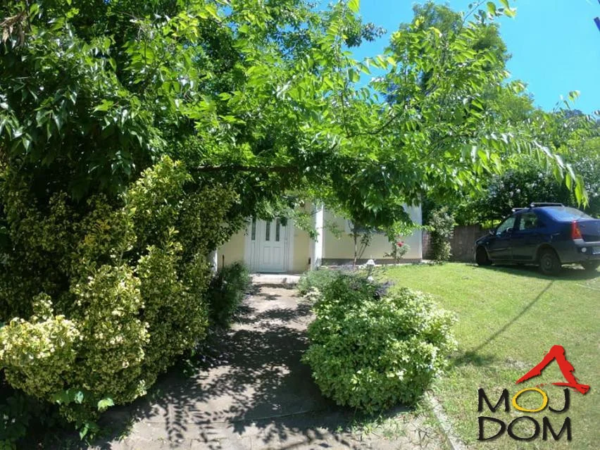 Exceptional five-room house in Ledinci, Liparije settlement. 70m from the main road, asphalt to the house, all infrastructure except sewage. The house is new, modernly designed. Large living room connected to dining area and kitchen, adjoining a beautiful terrace pre
