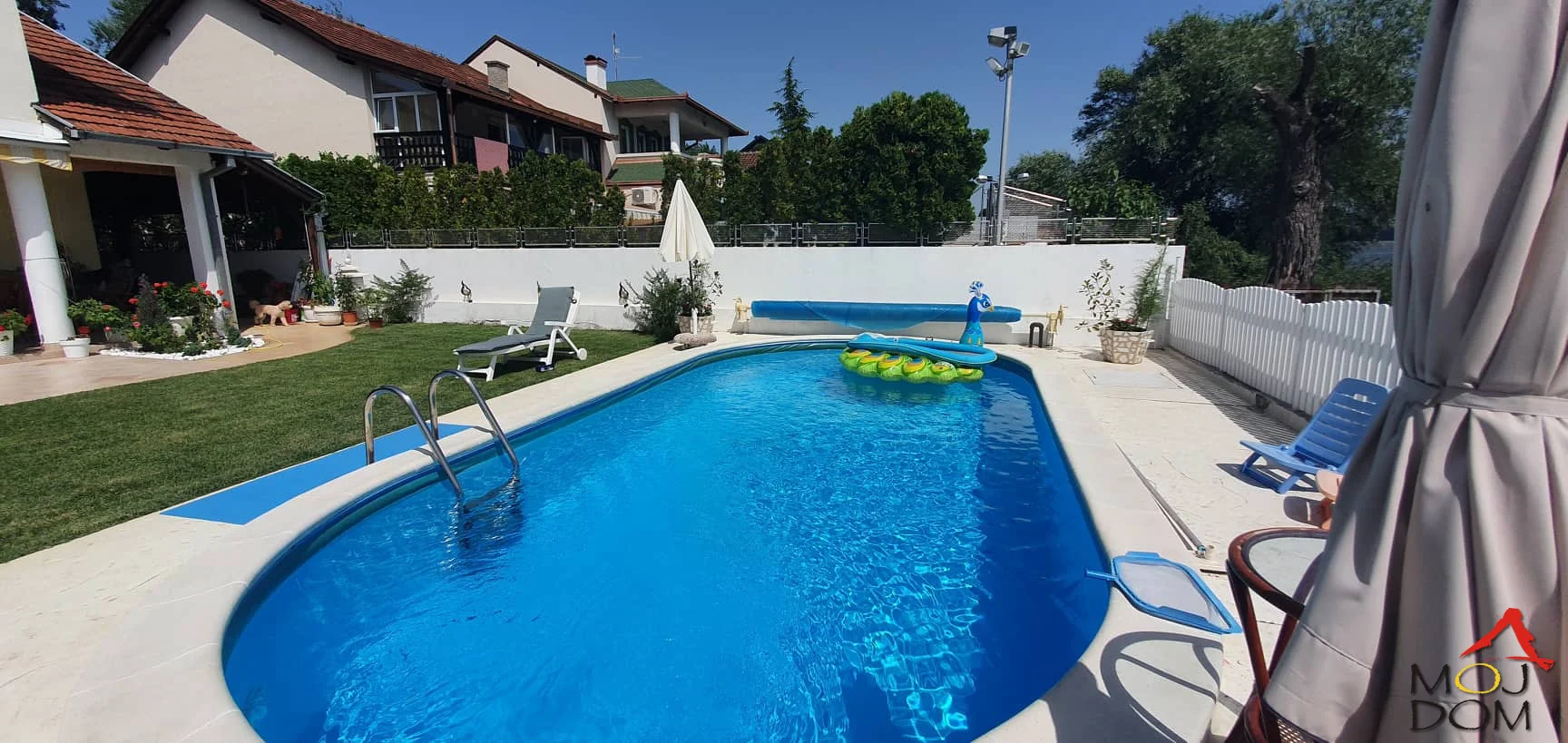 We are selling a house with an auxiliary building at Kamenjar 4. The house is 186m2, and the auxiliary building is 60m2. The land area is about 400m2. The house has two levels with a living room, kitchen, two bathrooms, three storage rooms, two bedrooms, and a boiler room. One bedroom