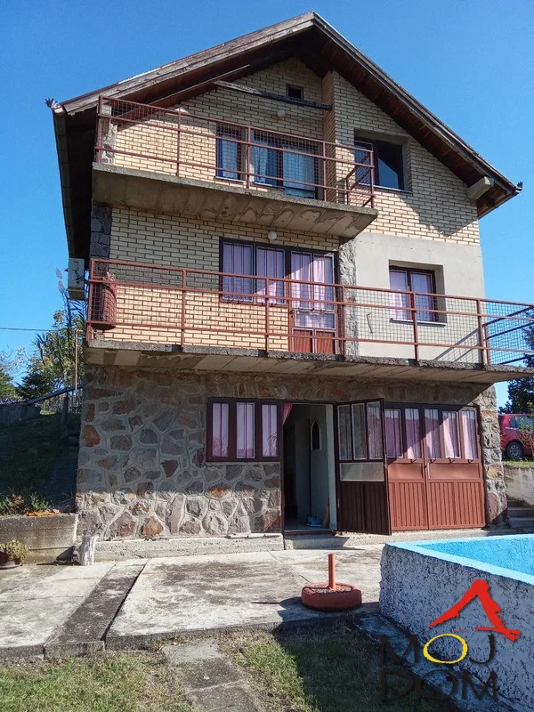 Ground floor: kitchen, dining room; upstairs two rooms and bathroom, and above is an attic… stone façade brick, asphalt to the house, all utilities, nice big plot id 2500m2 in a location where, once the new bridge is opened, prices will rise significantly (Moj Dom real estate, Novi Sad, Reg