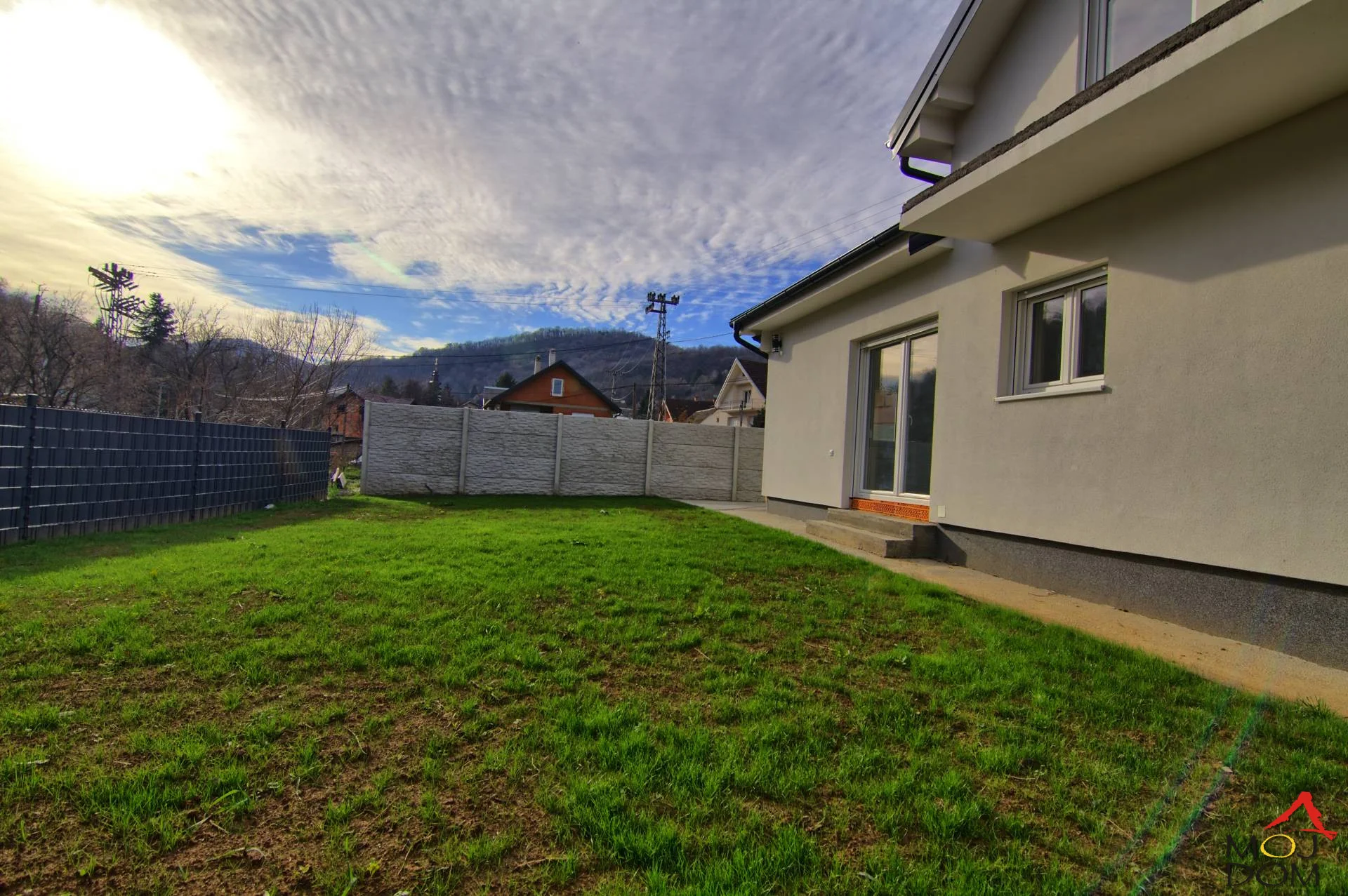 Newly built, two-story house for sale in Stari Ledinci. The house's footprint is 86m2, and usable interior space is 125m2, located on a plot of 377m2. Gas, electricity, water, and underfloor heating are installed, and at this price the following will be included