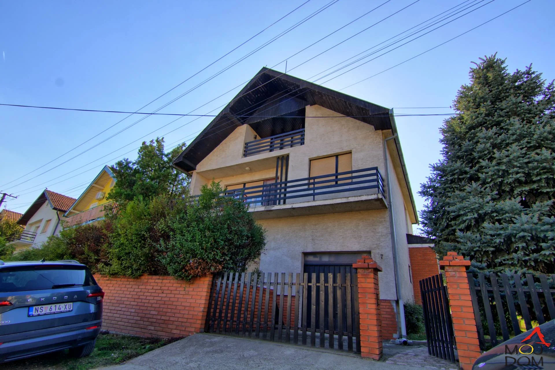 Excellent house in Sremski Karlovci
Moj Dom Agency is selling an excellent house in a quiet location in Sremski Karlovci. The property is great for family living. Located in the elevated part of Karlovci, in a dead-end street, with a wonderful view of the Danube. The house is