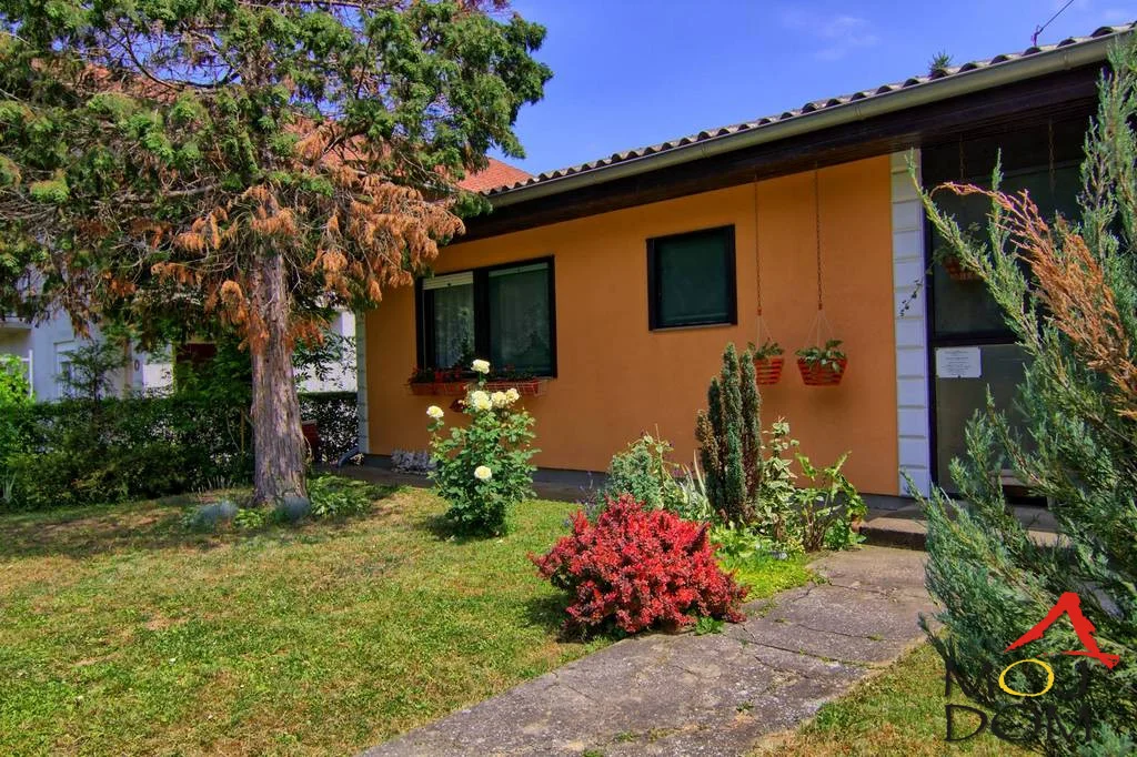 Moj Dom Real Estate Agency from Novi Sad (Reg. No. 174) offers a one-story, four-room house of 158m² on a flat, landscaped plot of 904m², in a quiet part of Rakovac, near Novi Sad.

The house is prefabricated, Marles construction, with excellent