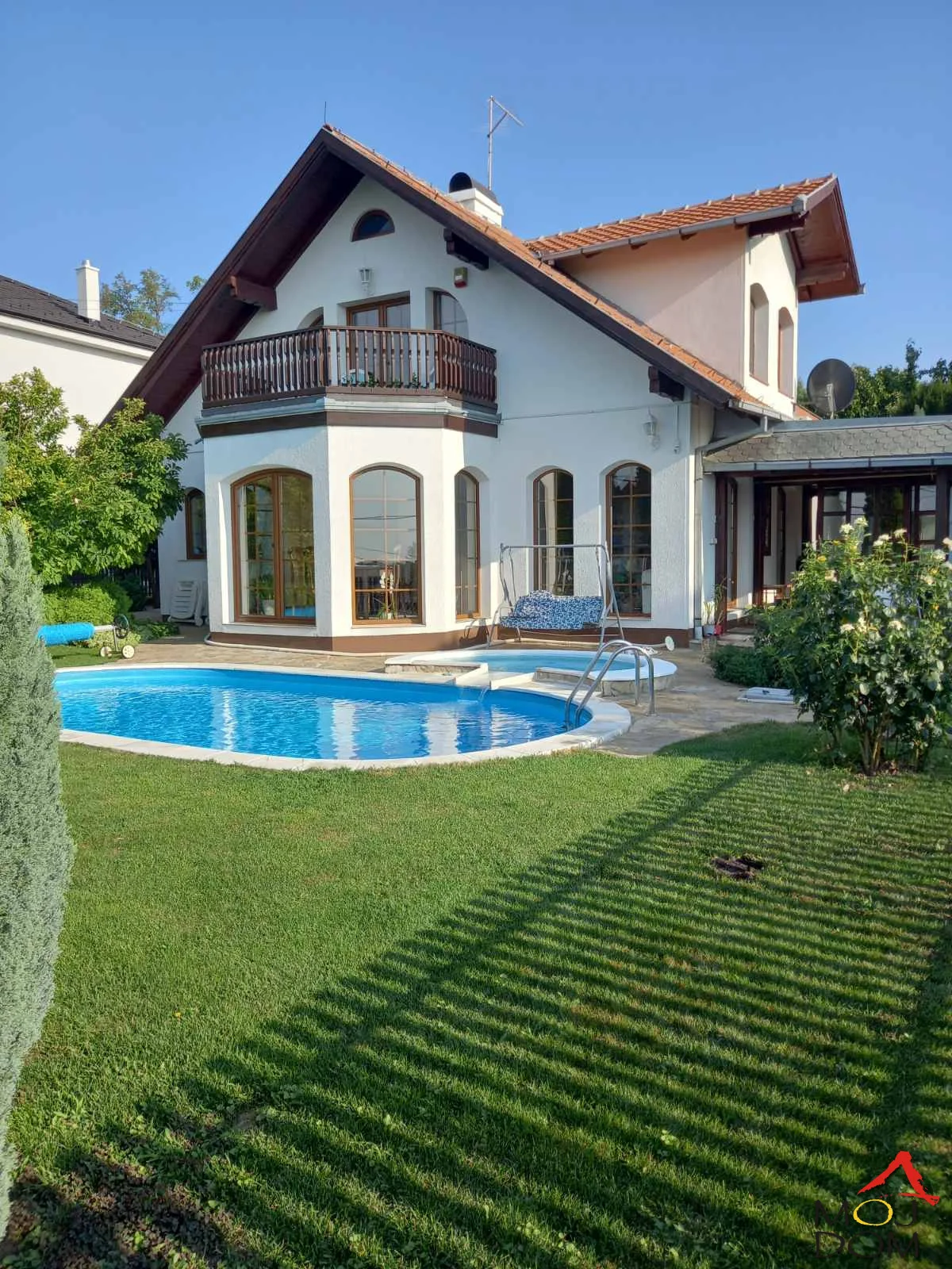For sale: Exclusive family house located in one of the most beautiful and sought-after locations in Sremska Kamenica, with an open panoramic view of the Danube and surrounding greenery.

The total house area is 336 m², while the plot area is 8