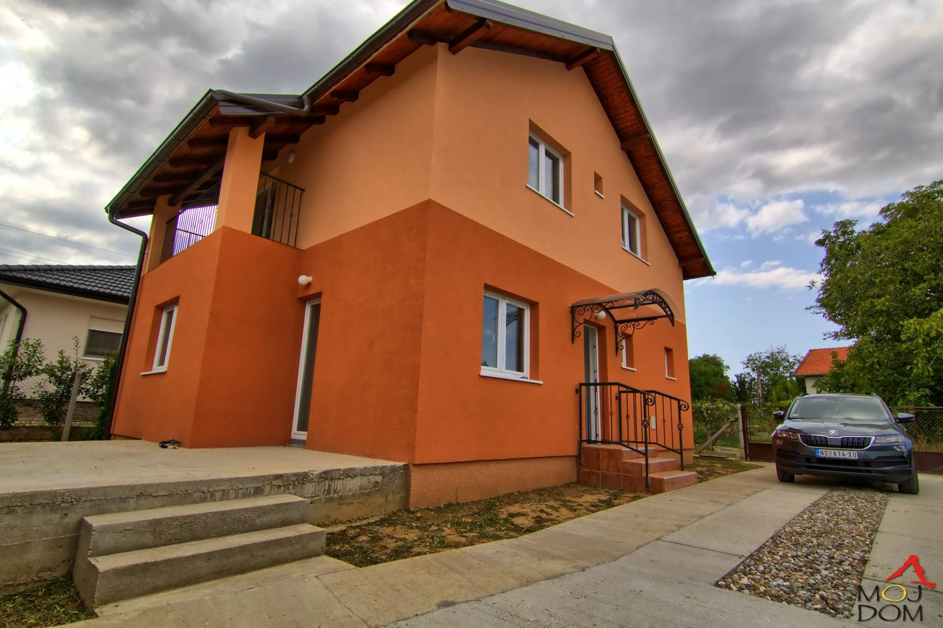 For sale: House Petrovaradin Širine – excellent family house in a quiet location, ideal for living or investment. Registered area is 89 m², real area is 105 m² of living space plus a 15 m² terrace.

The house in Petrovaradin has