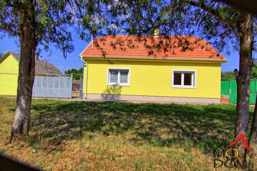 Half an hour's drive from Novi Sad, in the quiet plains of Bačka, lies Nadalj—a village seemingly preserved for those seeking peace, authenticity, and a life in harmony with nature. Removed from the bustle of traffic, but close to everything you need.