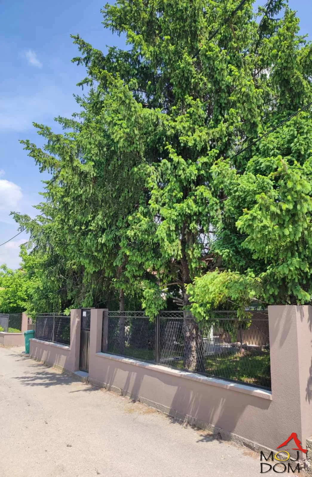 For sale: Exceptionally charming and fully arranged family house in Beočin, 71 m², ideal for peaceful family living or as a perfect investment in property near Novi Sad.

This property combines home warmth, functional