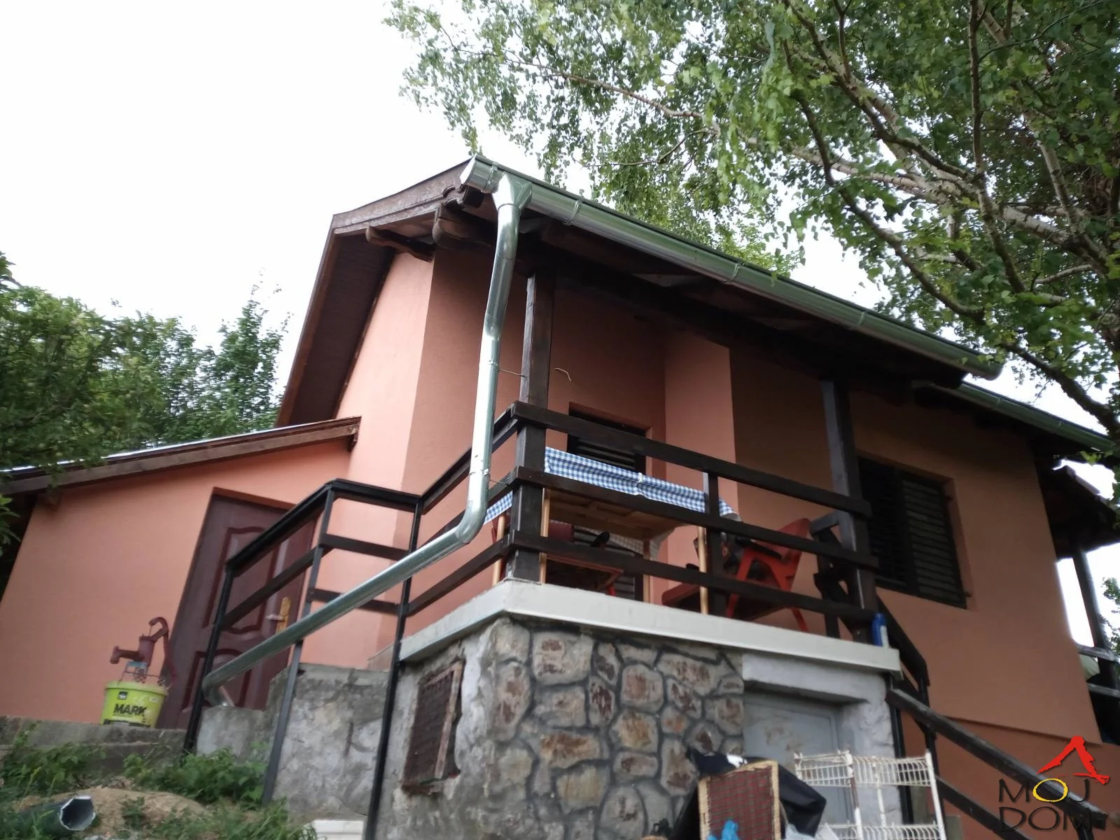 For sale: New, registered weekend house in a quiet part of Čerević, ideal for relaxation, living in nature, or as an investment. The building is 33 m², with a land area of 834 m², and fully regulated status—the land is converted to construction land, and the property is registered.