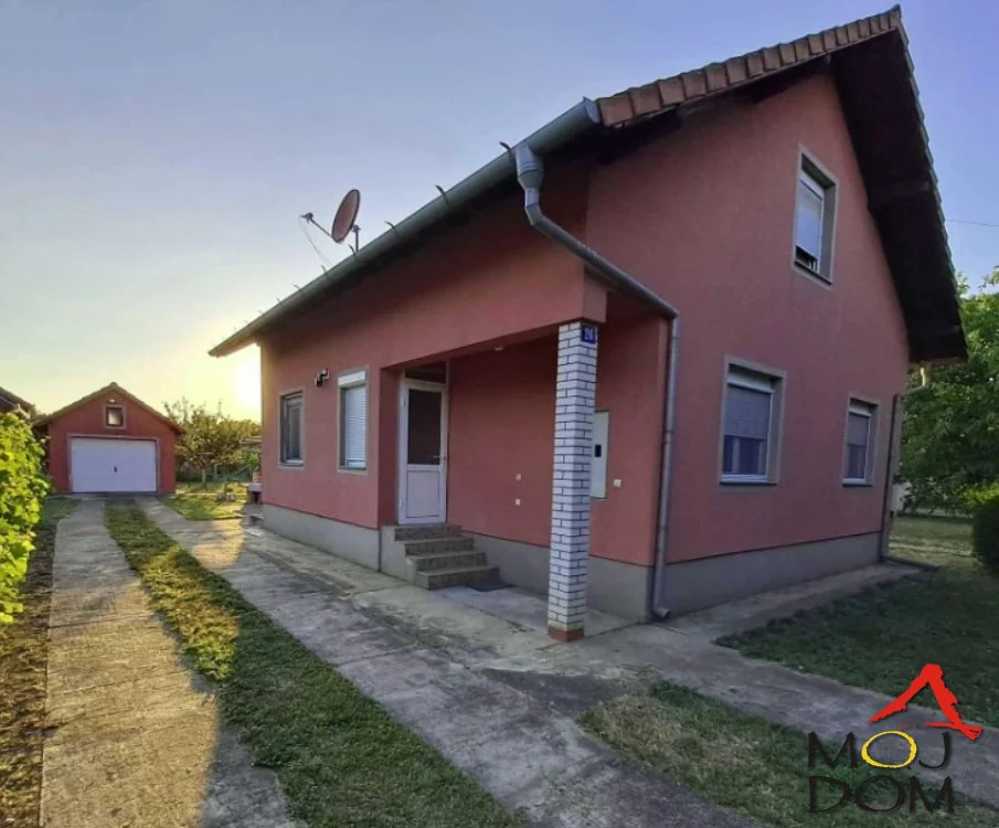 For sale: house in Čenej – quiet family environment near Novi Sad

Only about ten minutes' drive from the center of Novi Sad, in a quiet and green street in Čenej, a high-ground house is for sale which represents a perfect combination