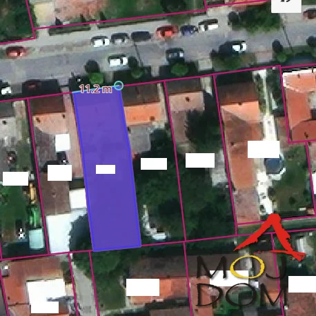 In a highly desirable and increasingly sought after location in Salajka, in one of the most pleasant areas of Novi Sad for family living, there is an exceptional investment opportunity with clearly defined urban parameters and great potential for quality construction.