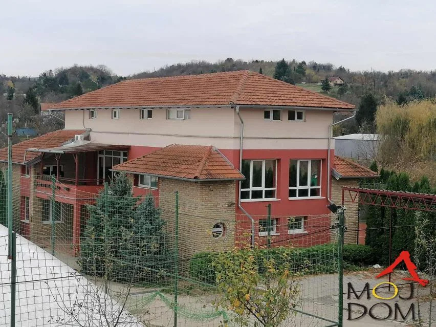 For sale: sports and recreation center, 2 to 3 football fields under a dome, 3 tennis courts and a commercial-residential building. (Moj Dom Nekretnine, Novi Sad, Reg.no. 174)