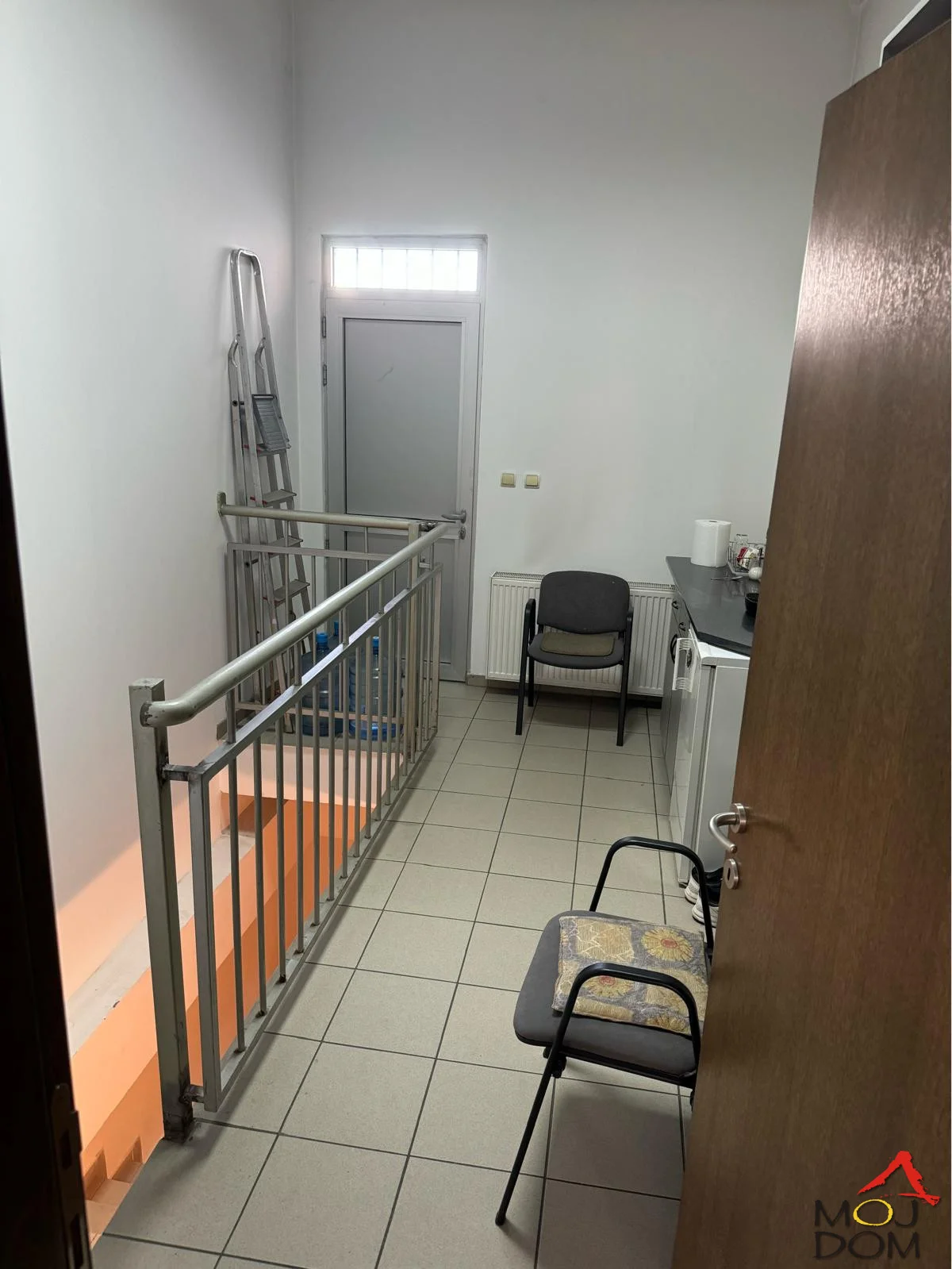 For sale: premises in the strict center of the city – street orientation, two levels, 37 m²

Extremely functional premises of 37 m² for sale, located in the very center of the city, on one of the busiest locations. Street facing orientation provides excel