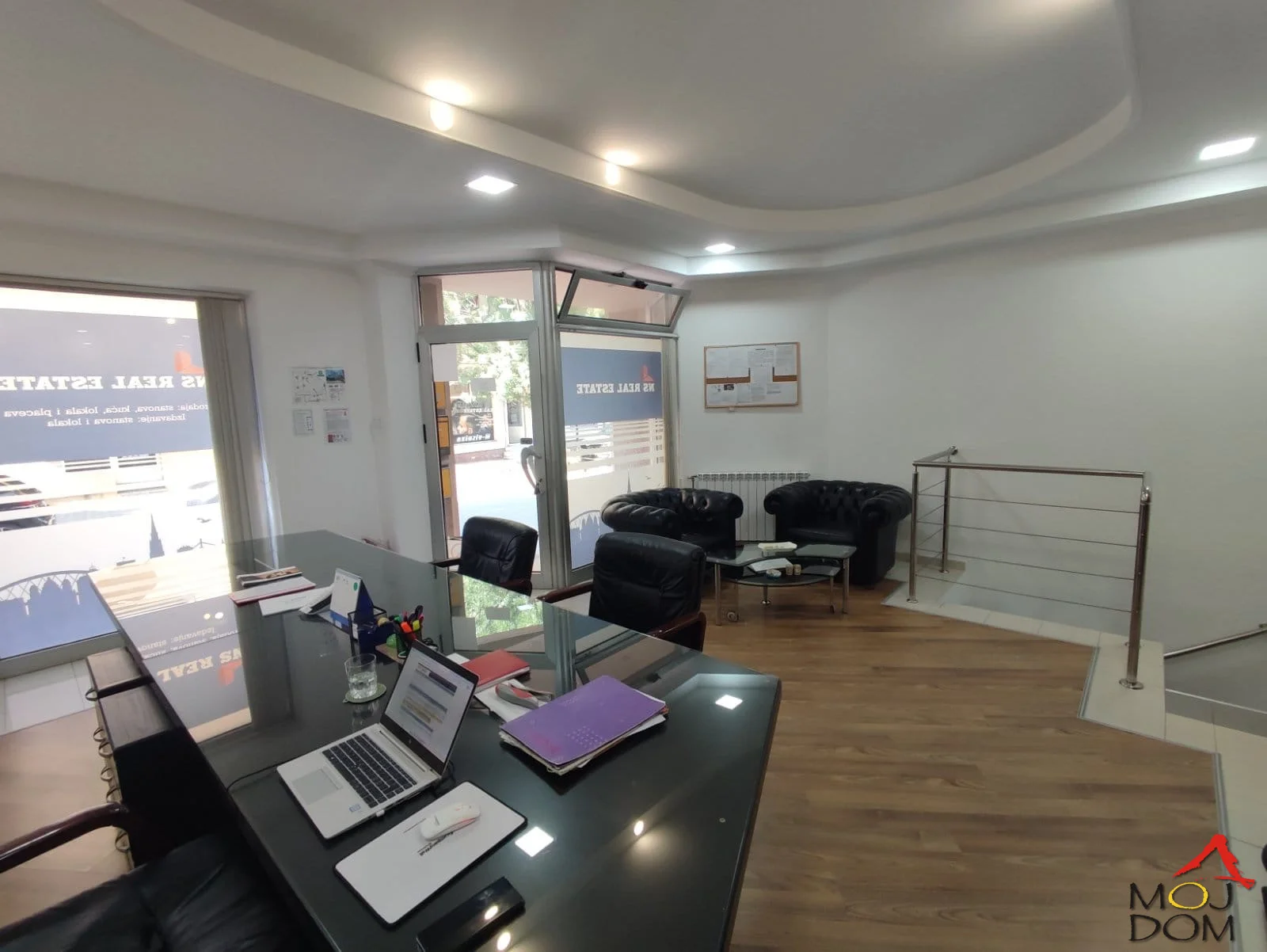 For sale is a functional and fully equipped premises of 63 m² in a great location near Socijalno, in the wider center of Novi Sad. The space consists of a ground floor of 40 m² and a basement of 20 m², which allows practical content separation and