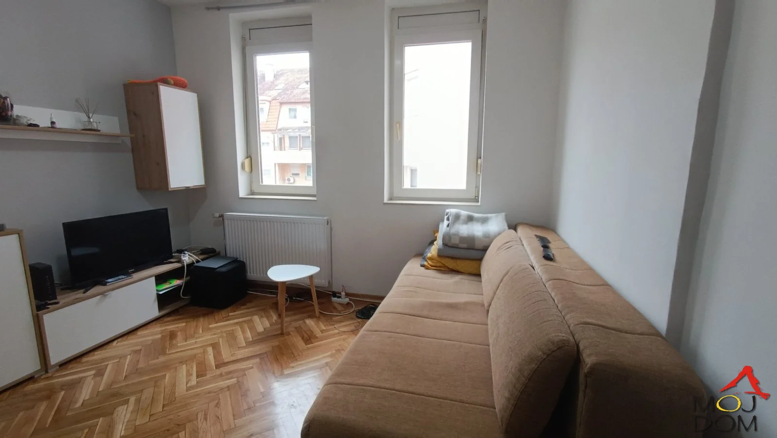 Studio apartment for rent near the city center, not far from Bulevar. The apartment's location is excellent, as it is just a few minutes' walk from the pedestrian zone. The small space is ideally used, fully equipped, furnished, and ready to move in immediately!

Contact: 0622052
