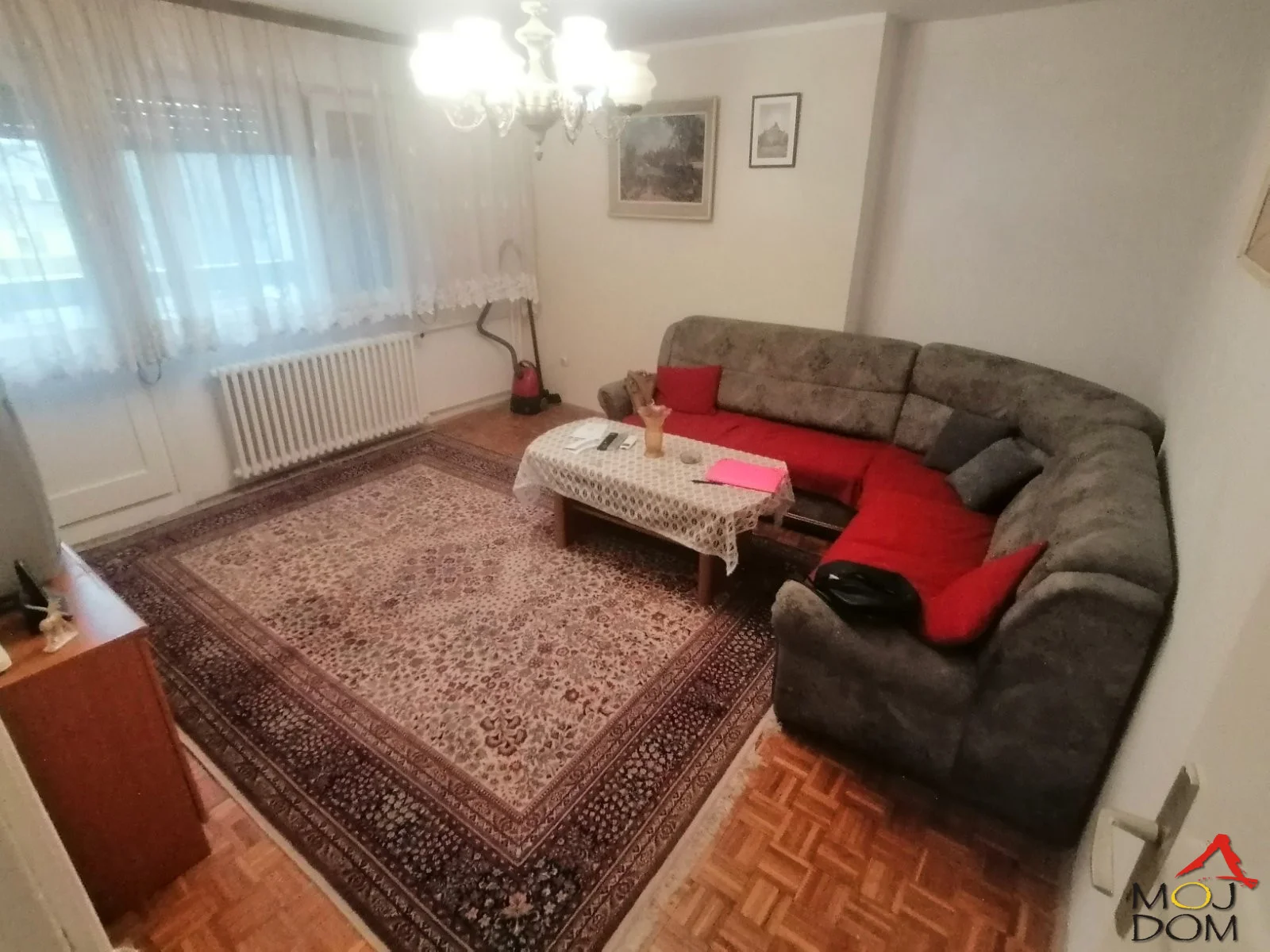Moj Dom offers you a three-room apartment in Novo Naselje. The apartment is spacious and consists of a living room, two bedrooms, kitchen, bathroom, toilet, and terrace. The apartment is ideal for a family as it is in the quietest part of the city. In front of the building there are plenty of
