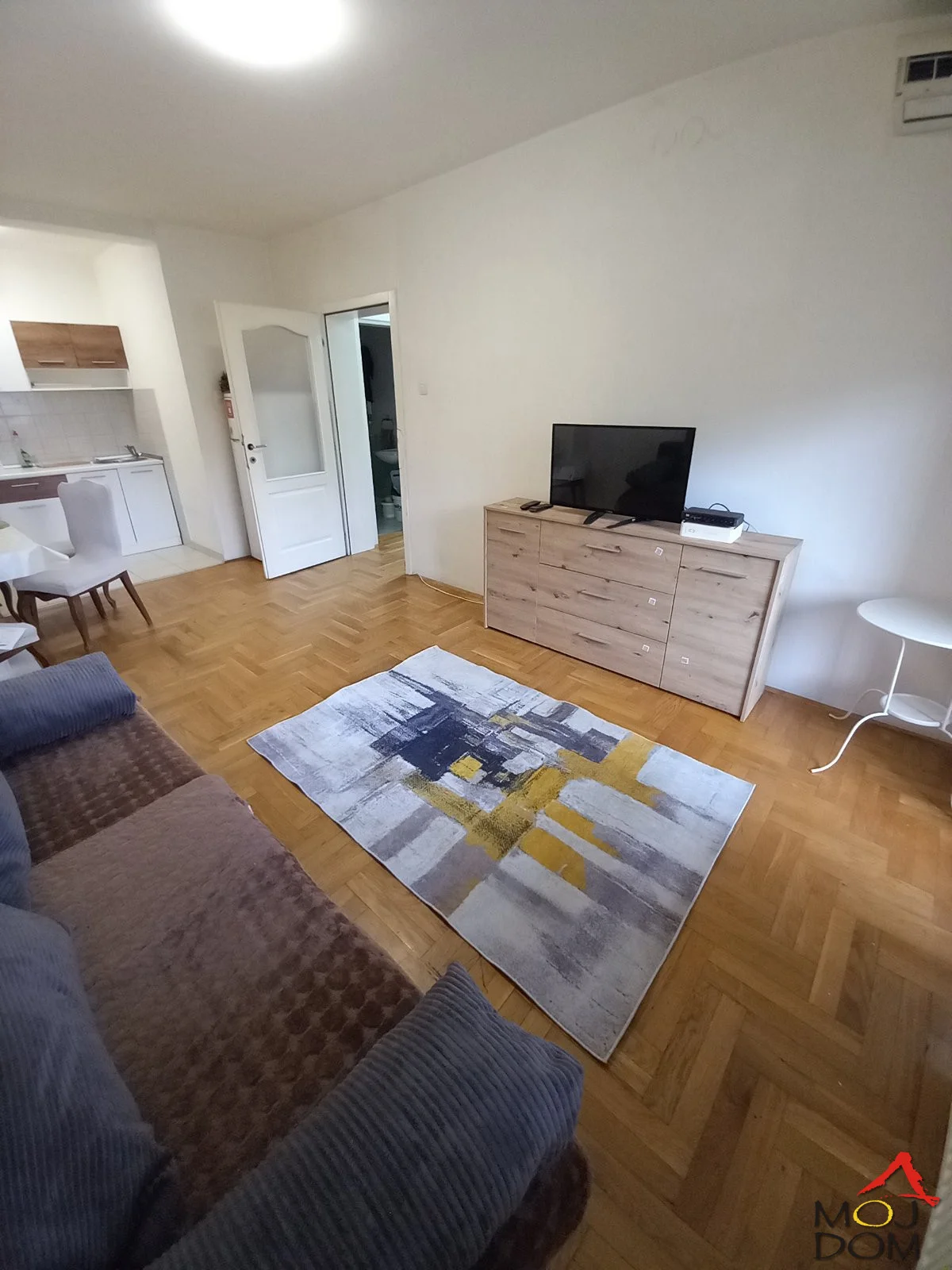 Family apartment in a quiet neighborhood – 52m², ready to move in

A spacious and beautifully arranged 52m² apartment is for rent, perfect for a family with children. Located in a quiet area, surrounded by greenery, with nearby schools, kindergartens, shops, and public transport.