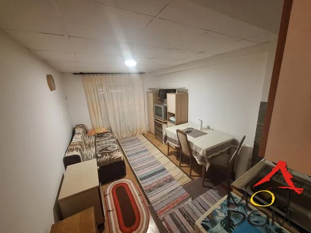 Janka Čmelika, Novi Sad

A functional studio apartment of 25m² is for rent in an excellent location on Janka Čmelika Street. The apartment is close to schools, shops, bus stations, and all essential amenities for comfortable living.

Suitable for students and for