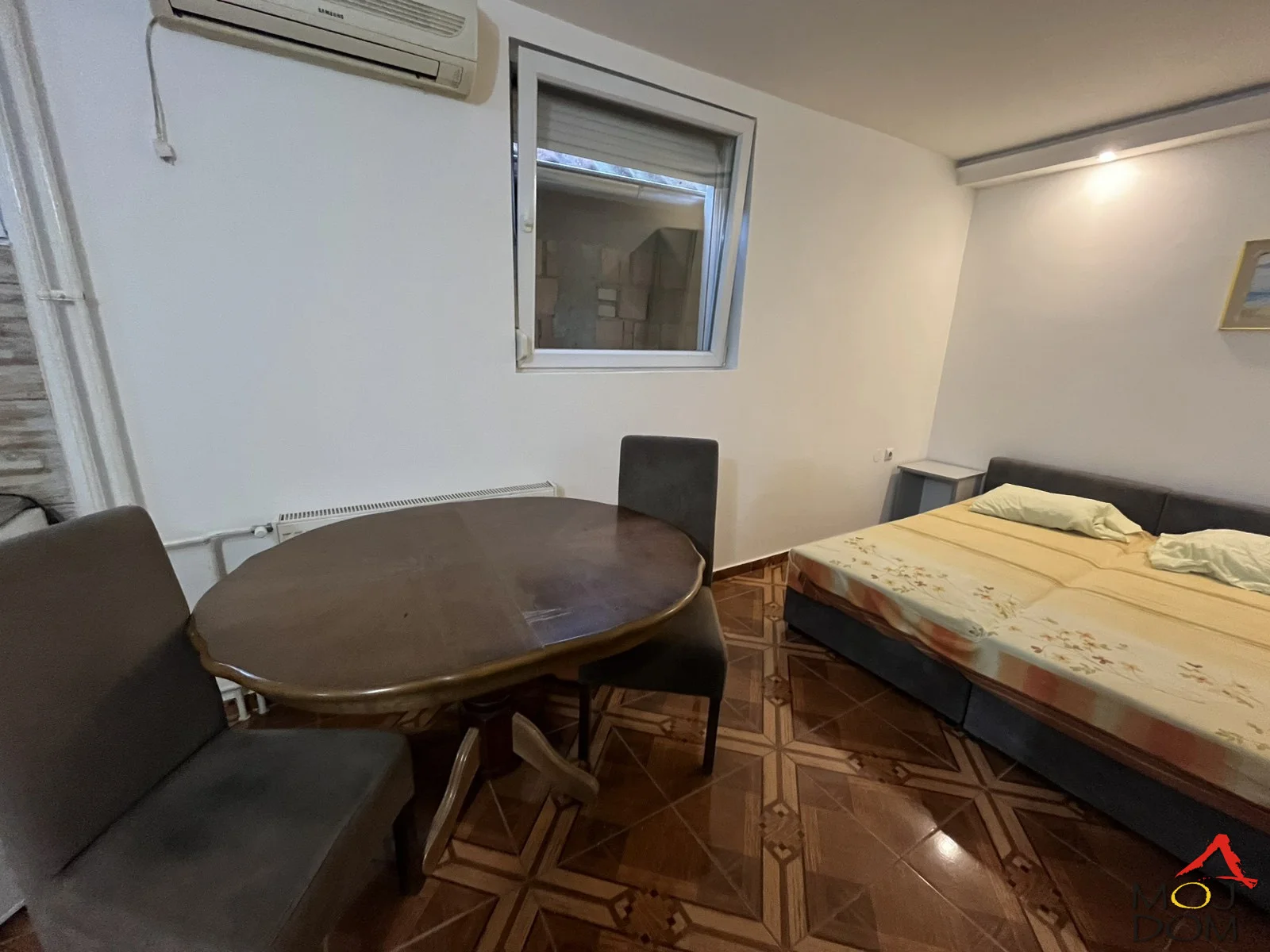 A studio apartment is for rent in Petrovaradin, in a good location. The apartment is on the ground floor. A deposit of 100 EUR is required. Ready to move in immediately.
Contact 0603088993
Ref 9105234
(Moj Dom Real Estate, Novi Sad, Reg. No. 174)