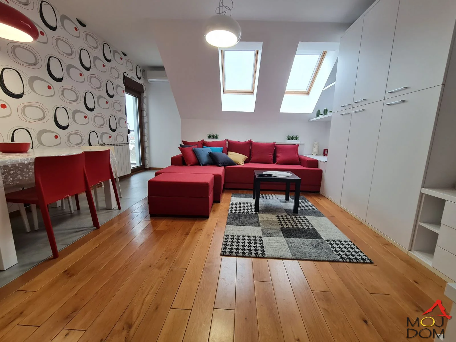 A beautiful apartment is for rent in the very center of the city. The apartment is fully furnished and ready to move in immediately. Pets are not allowed. For more information, call.
Contact: 0649176124
Ref: 9105334
Moj Dom Real Estate, Novi Sad, Reg. no. 174

A beautifu