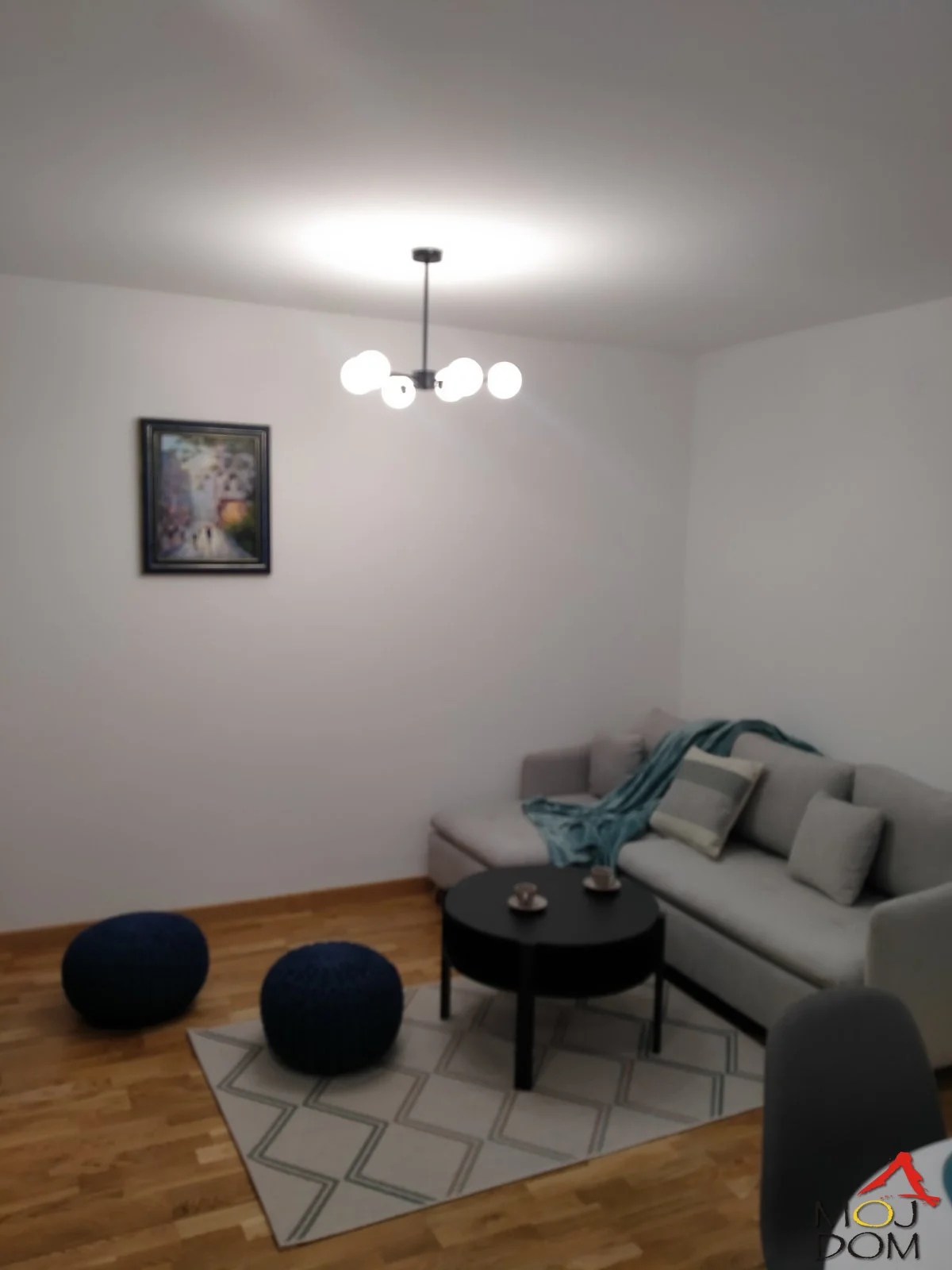 A spacious 72m² apartment is available, ideal for family living. Located in a great spot, in a quiet and orderly neighborhood, close to all necessary amenities – schools, kindergartens, shops, and public transport.

The apartment is fully renovated and can be moved
