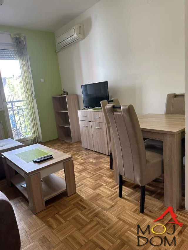 APARTMENT FOR RENT – EXCELLENT LOCATION!

A 35m² apartment is for rent, ideal for a family or students. It is located in an excellent location near schools, kindergartens, shops, and public transport, making for an easy and practical lifestyle.

Layout: functional