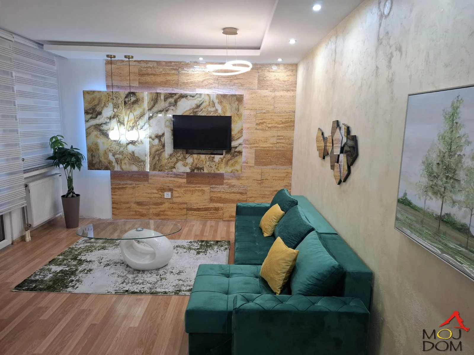 Apartment for rent at an excellent location!

 Bulevar, near Promenada
 40m² – ideal for a family or a couple

A bright and functional apartment for rent at one of the most sought-after locations in the city. Very close to Promenada, with all necessary amenities nearby