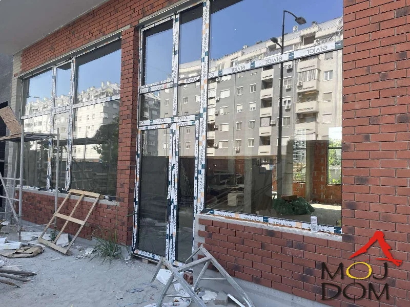 Moj Dom agency offers a retail space for rent at an attractive location

A retail space of 130 m² is for rent, currently in the final stage of construction and will soon be fully ready for use. It is located at a very busy and visible location