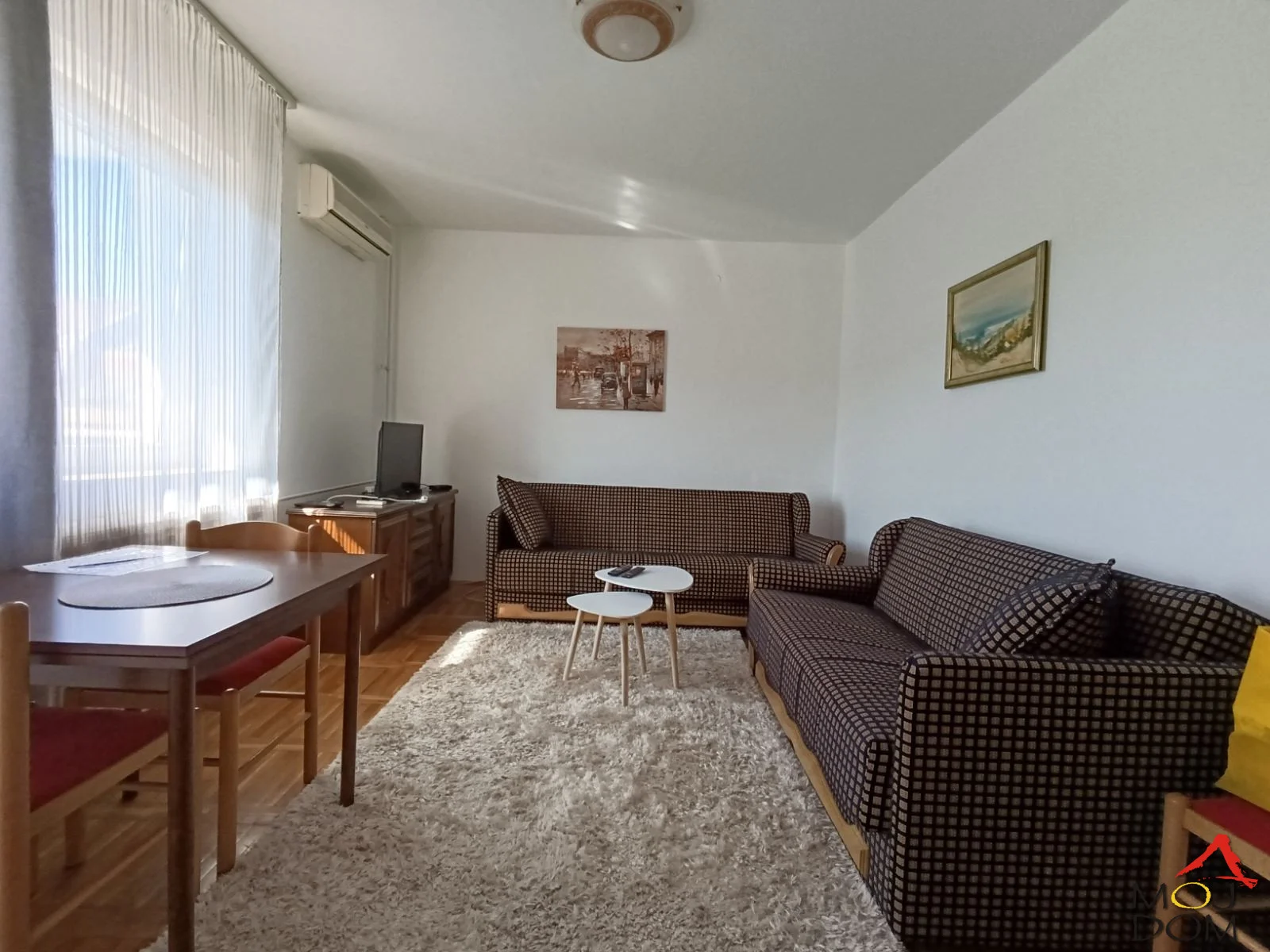 We are renting an excellent two-room apartment near the Aleksandar building on Bulevar Oslobođenja.

The apartment is fully furnished, spacious, and comfortable, with a lovely terrace, ready to move in immediately.

Code: 9106542

Call!!!

0638822439

(Moj Dom Real Estate, Novi Sad, Reg.