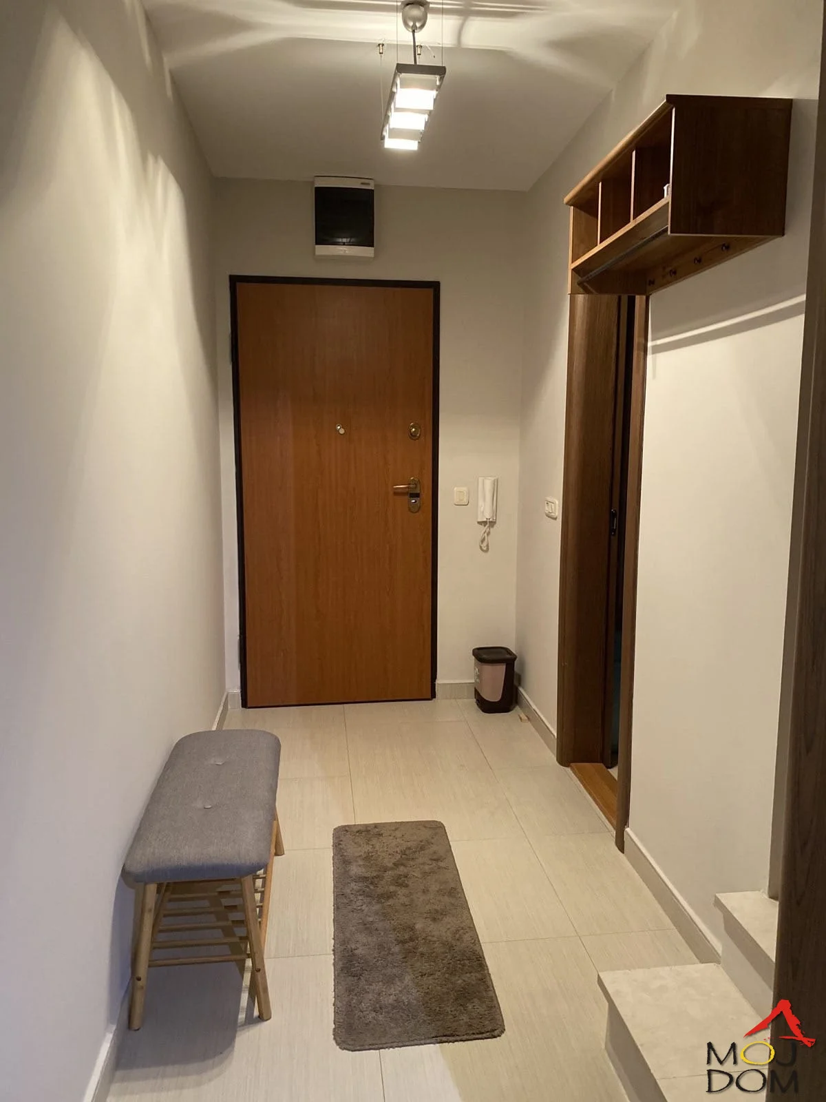 Nicely furnished apartment for rent in an urban location in the city.
Excellent micro-location provides you with good bus connectivity to all parts of Novi Sad, you are within a 10-minute walk to the city center, as well as access to a large number of markets, restaurants