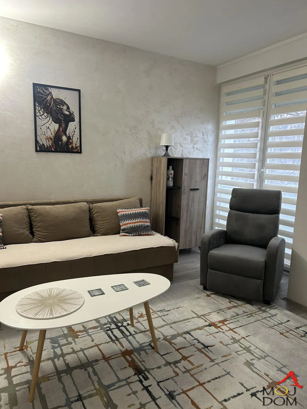 A modern and fully equipped apartment of 43 m² for rent, located in a building with an elevator, in an attractive location on Gagarinova Street in Novi Sad, in the immediate vicinity of Bulevar Oslobođenja. The apartment is fully furnished with new furniture, tidy and o