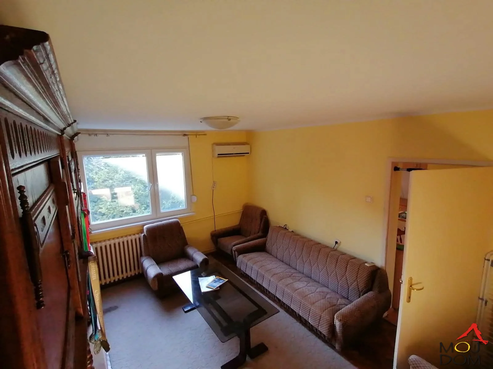 One-bedroom apartment for rent – Banatić, Novi Sad

Offering a functional one-bedroom apartment of 30 m², located on the 4th floor of a building without an elevator, in a quiet part of Banatić, behind the Mechanical School.

The apartment is practically organized and suitable