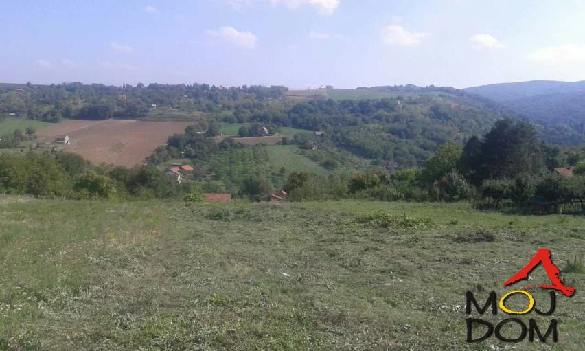 A spacious plot of 1791m² is for sale, located in an attractive area in Sremska Kamenica, in the peaceful and green part of Glavica. This location is an ideal blend of nature and privacy, perfect for building a family home or vacation house.