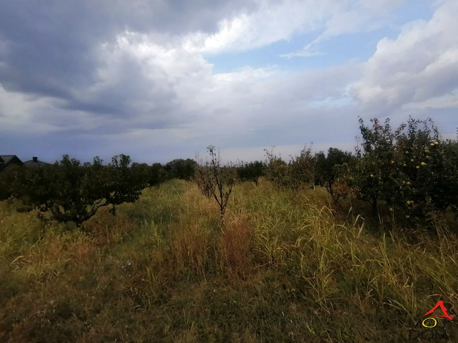 We offer you an exceptional plot at one of the most beautiful locations with a wonderful view of the hills and nature. This plot is located right next to the National Park and is surrounded by greenery, making it perfect for various purposes. The plot is p