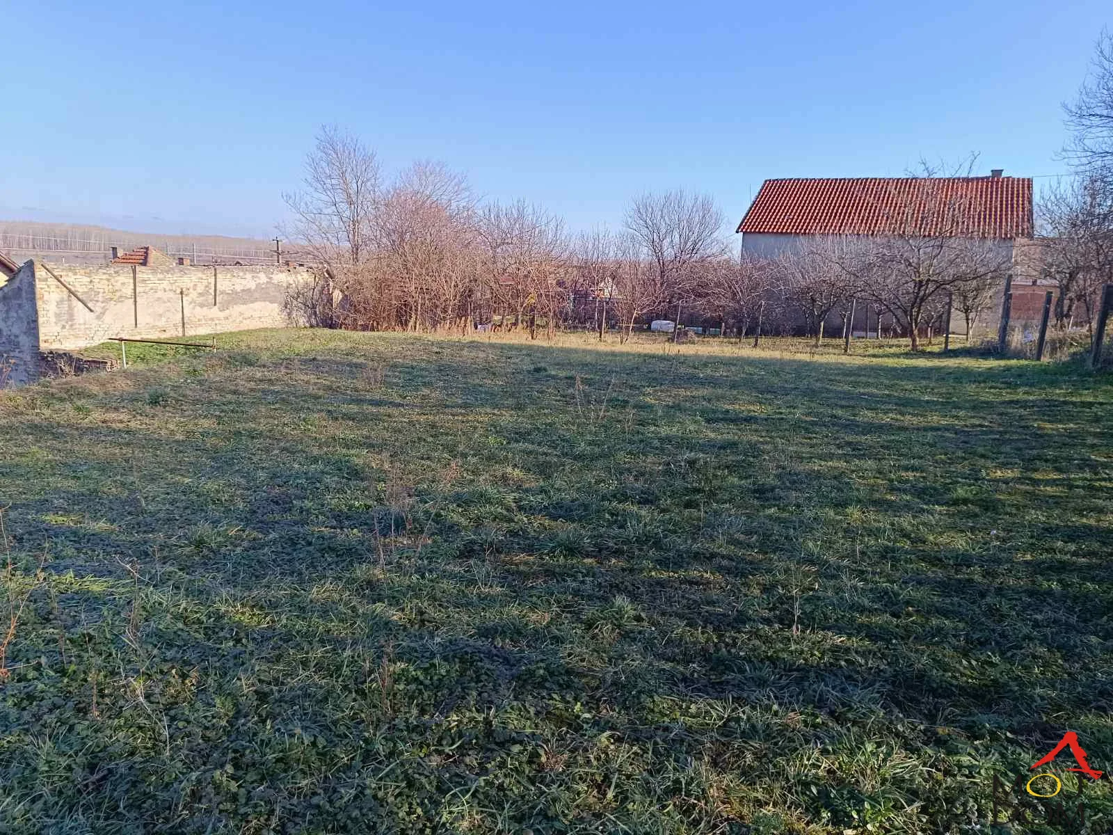 Looking for the perfect location to build your home in Sremski Karlovci? A fantastic plot in the urban part of town, in the Ćušilovo area, is for sale. This flat plot of 505m2 is in the construction zone.
Its area allows you to stay within