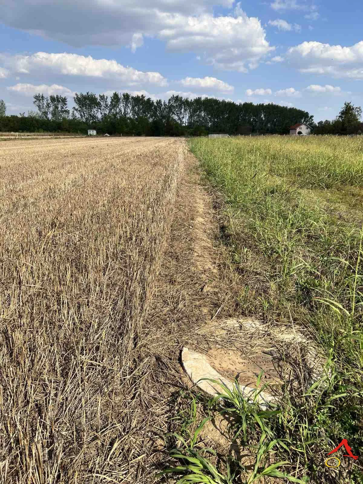 For sale: excellent building plot in a quiet part of Rumenka,
near the DTD Canal and the main road to Kisač. The plot is flat and
rectangular, located in an urban area, and houses are already built nearby.
Contact phone: 0603088993, 021523193
?