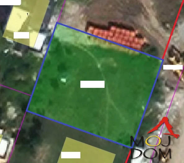 At the beginning of Veternik, in a rapidly developing area that is increasingly gaining an urban character, there is a building plot that opens up space for a smart investment – whether you are considering a large family building or a combination of apartments