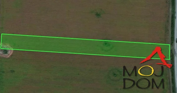 Agency Moj Dom is selling a plot (1st class field) in Čenej, area 12,541 m², with 33 meters of frontage along the street and a length of about 380 meters. There is also an option to buy the neighboring 8,222 m² plot, with 22 meters of frontage and the same length