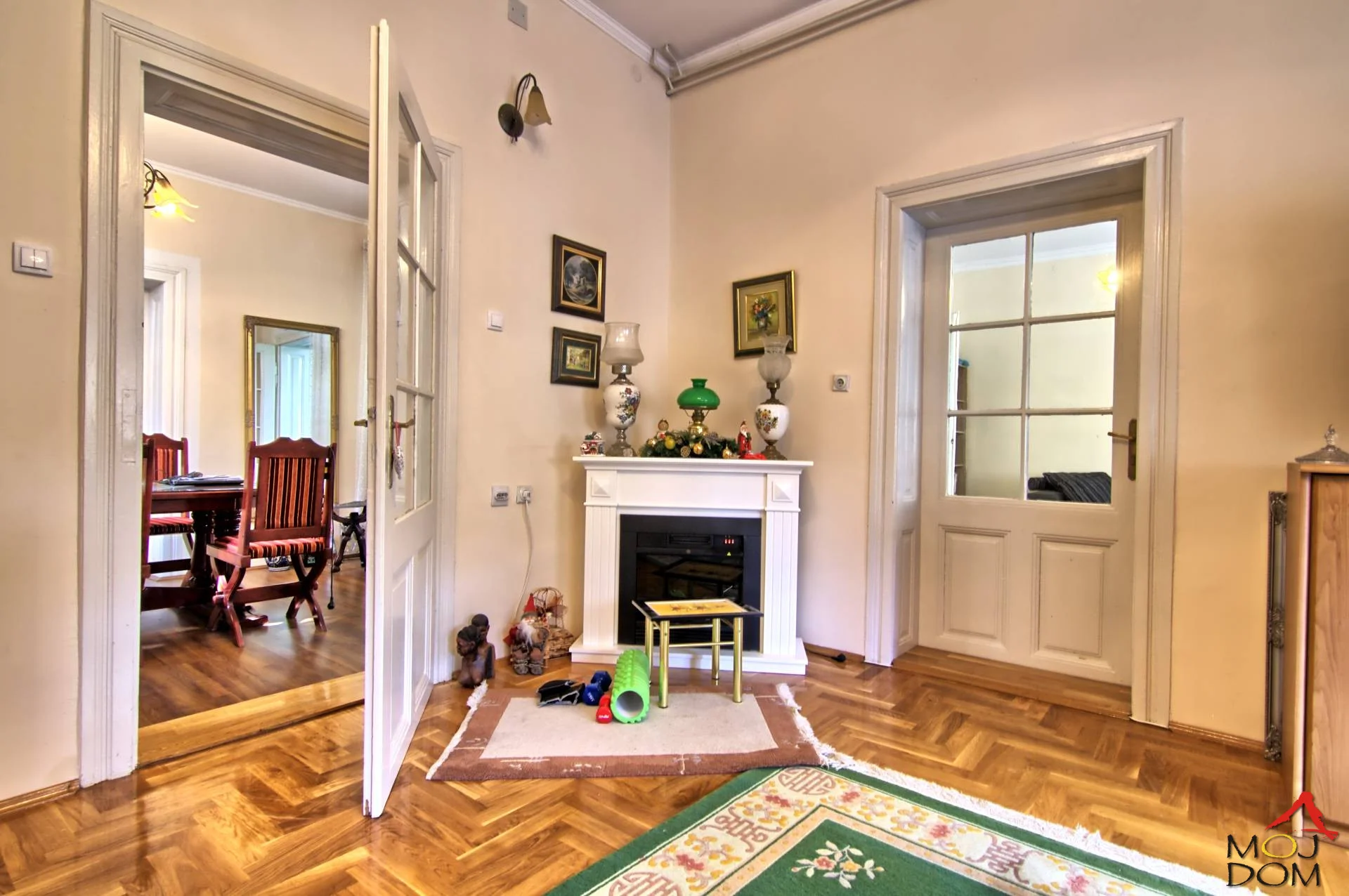 Do you want to feel the spirit of true Vojvodina? We have the perfect offer for you – a well-preserved and popularly called "Swabian" house. Located in the old part of Futog near the Orthodox church. This beautiful salon house, built in 1892 during the Austro-Hungarian period.