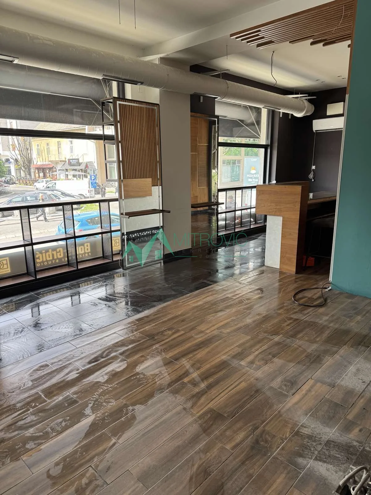 Commercial space for rent with an area of 61m², in excellent condition, new and f