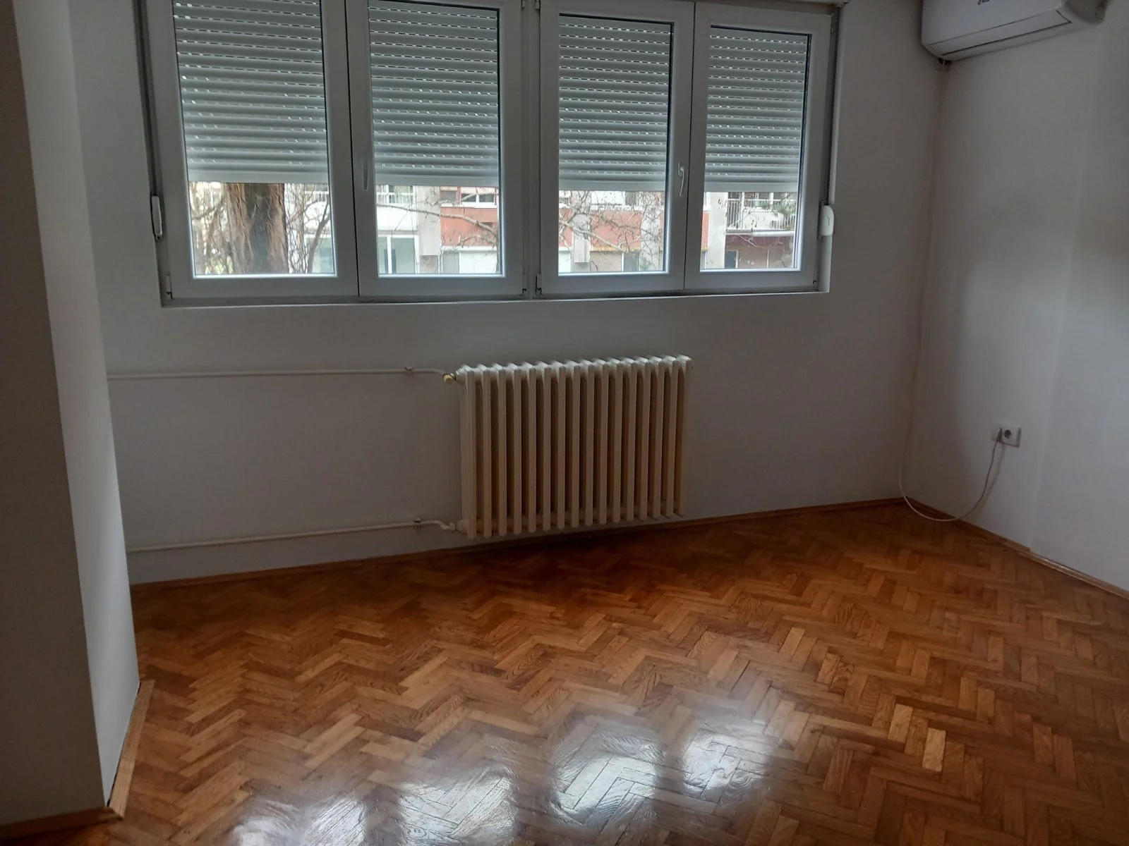 NOVI SAD. BULEVAR. JEDNOSOBAN STAN. ODLIČNA LOKACIJA(Svet nekretnine, Novi Sad, Reg. br. 405)