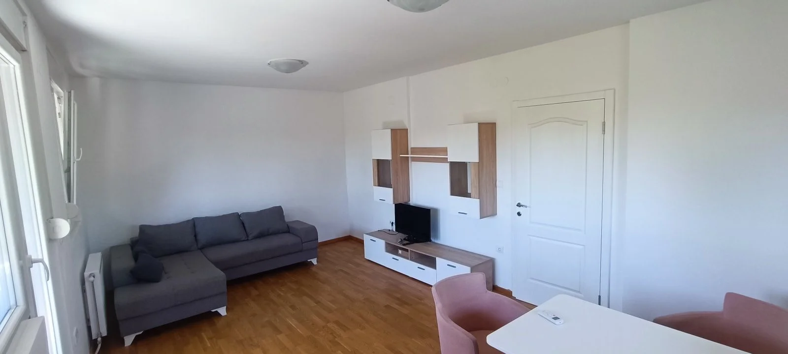 NOVI SAD, DETELINARA. TROSOBAN STAN.(Svet nekretnine, Novi Sad, Reg. br. 405)
