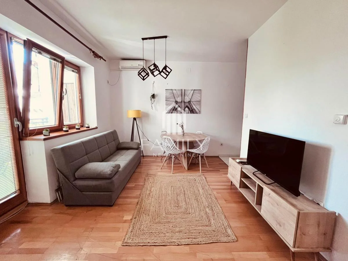 Dupleks stan u centru Novog Sada, kompletno namešten, 42m²
