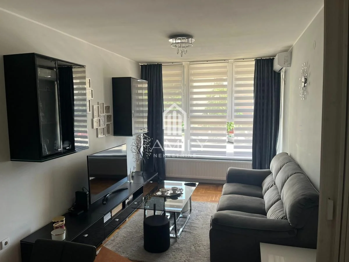 Jednoiposoban stan 44 m², Grbavica, Novi Sad