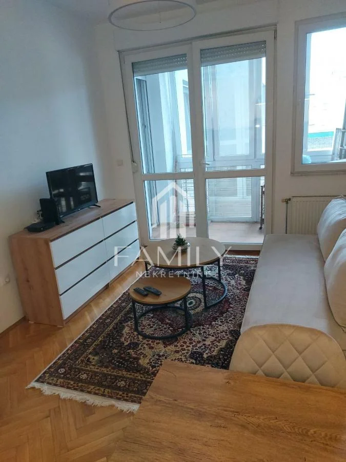 Izdaje se namesten 1.5 soban stan od 43m2 , ulica Jovana Subotića