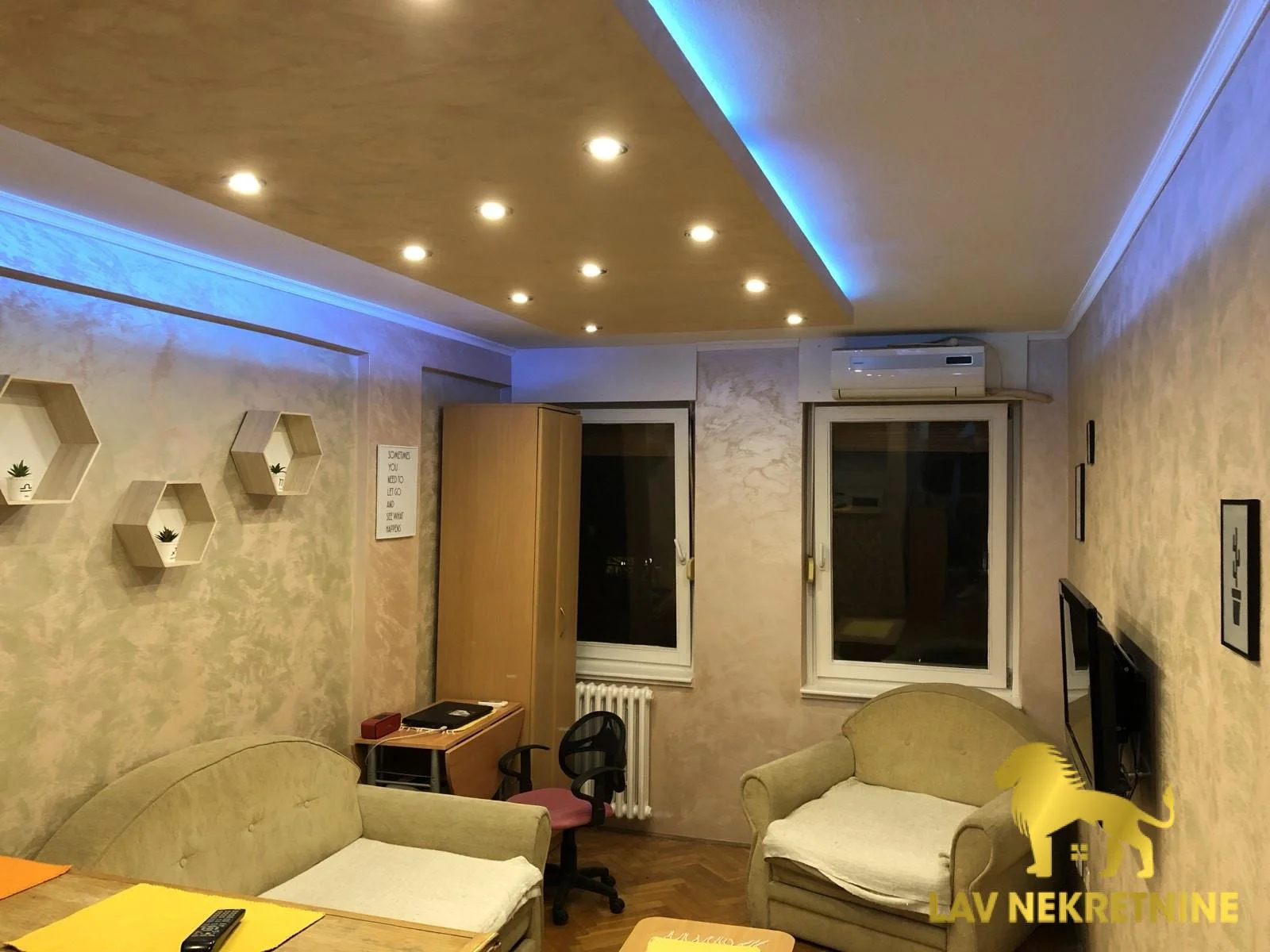 Preko puta Futoske pijace. Odmah useljivo.Kontakt:&nbsp;062 7445 42 (iskljucivo putem poruke poslati link ili agencijsku