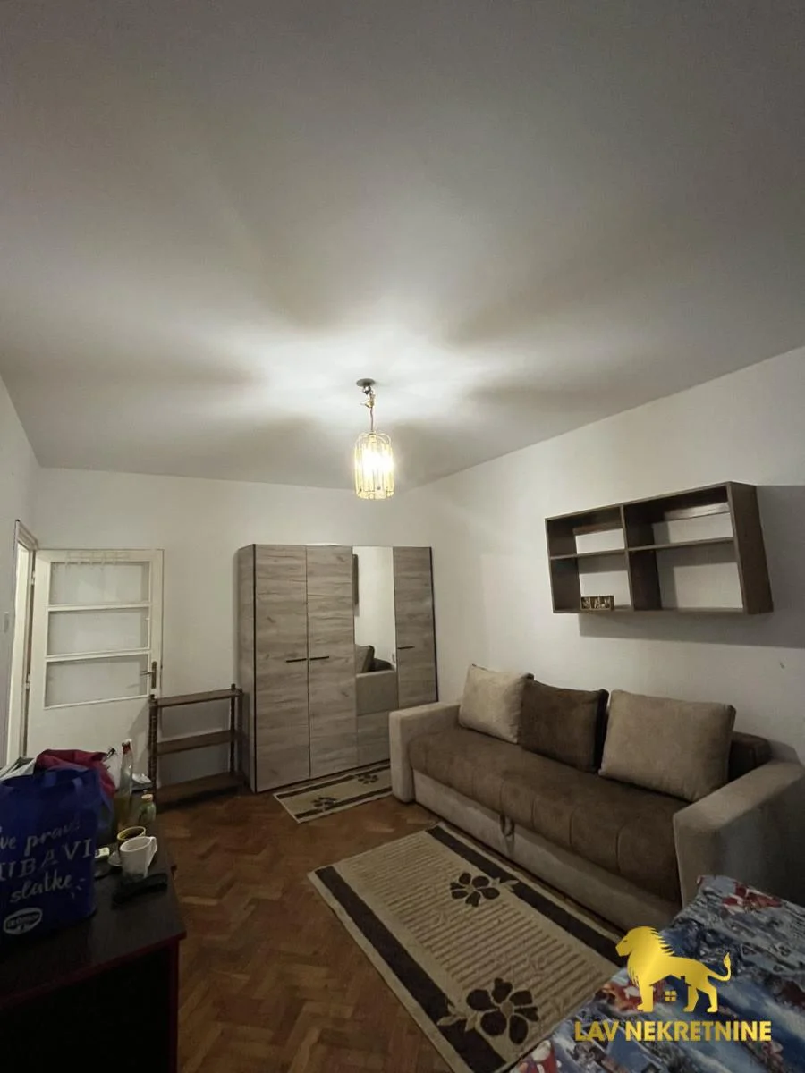 Odmah useljiva garsonjera u Braće Mogin, 200eura, opremljena.