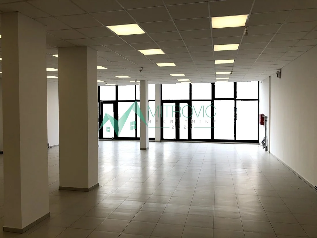 Novi Sad, Telep - Odličan ulični lokal sa velikim frontovima 
