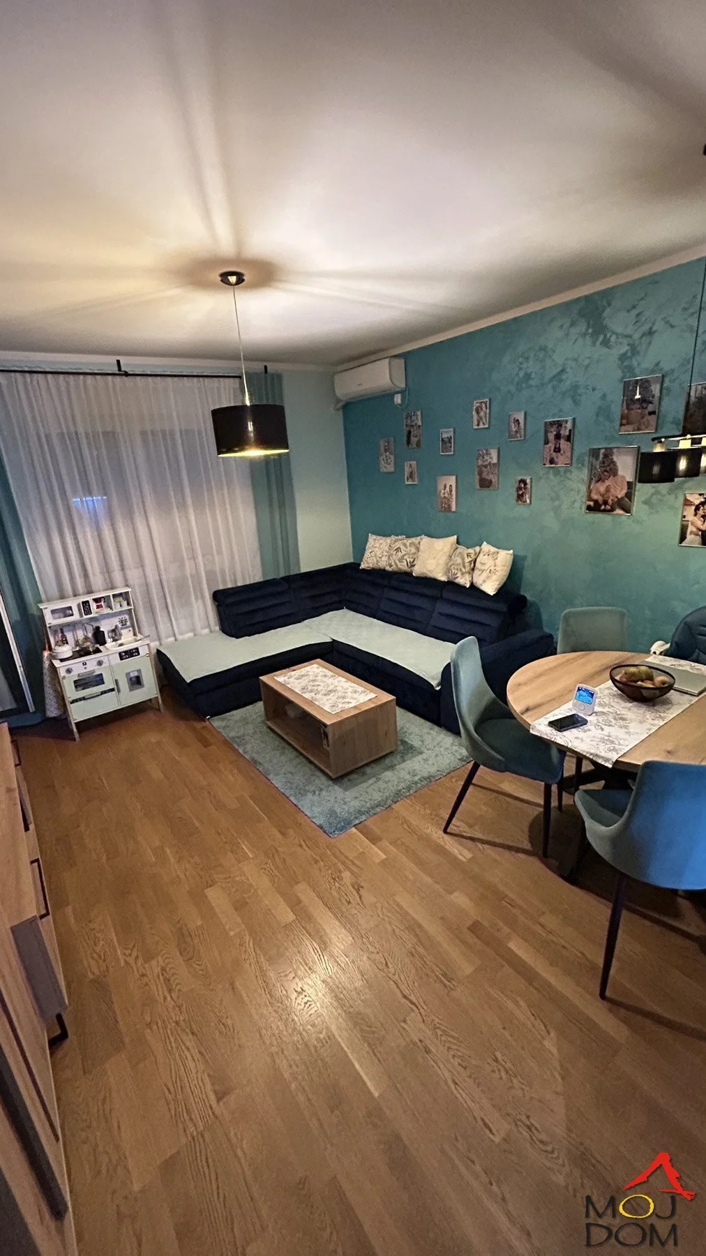 Na prodaju moderan trosoban stan površine 59m², smešten na 6. spratu kvalitetne novogradnje sa liftom, na lokaciji koja pruža idealan balans između urbanog života i svakodnevnog komfora. Zahvaljujući odličnoj poziciji i funkcionalnom raspored