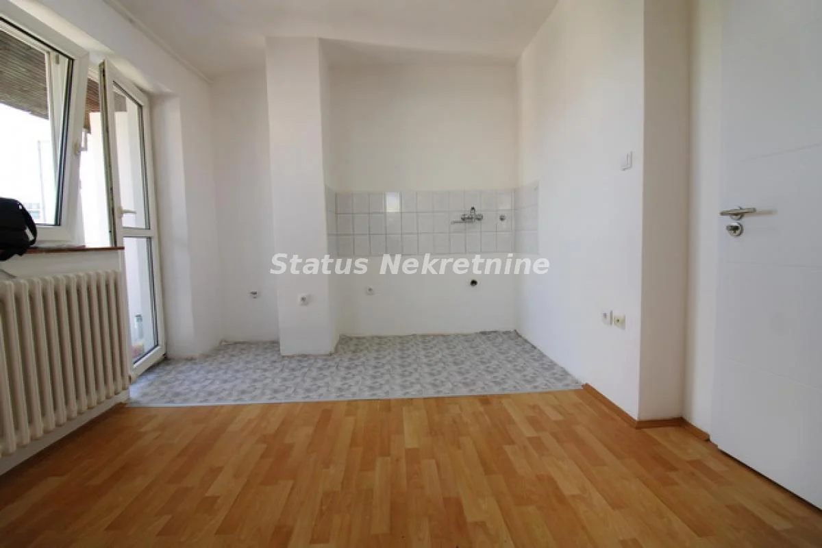 Jednoiposoban stan 33 m², 6/6, Železnička stanica, Novi Sad