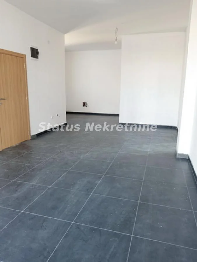 Adice-Lokal 50 m2-Zakupnina 350 e-potreban Depozit-065/385 8880