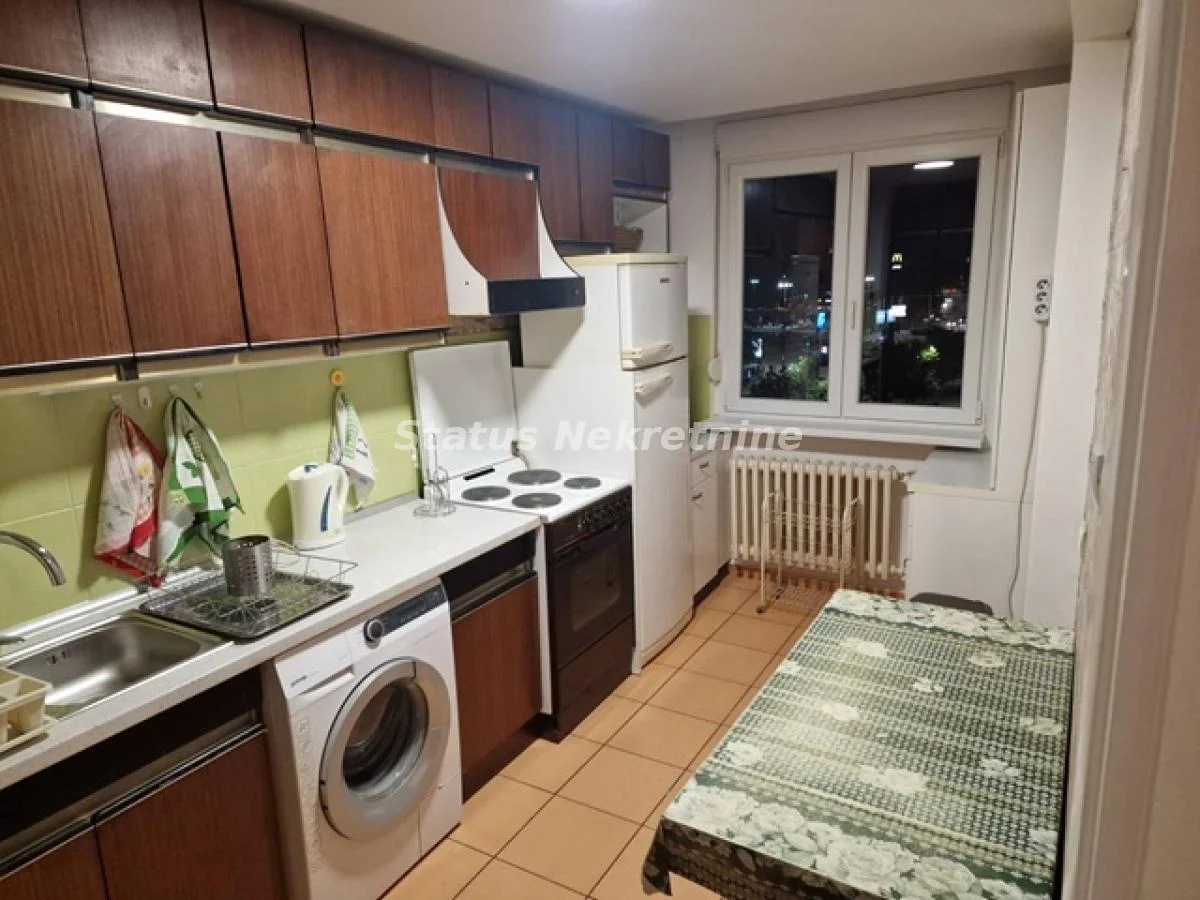 NAMEŠTEN DVOSOBAN STAN 60M2 GAGARINOVA ULICA, KOD STANICE, 400EU